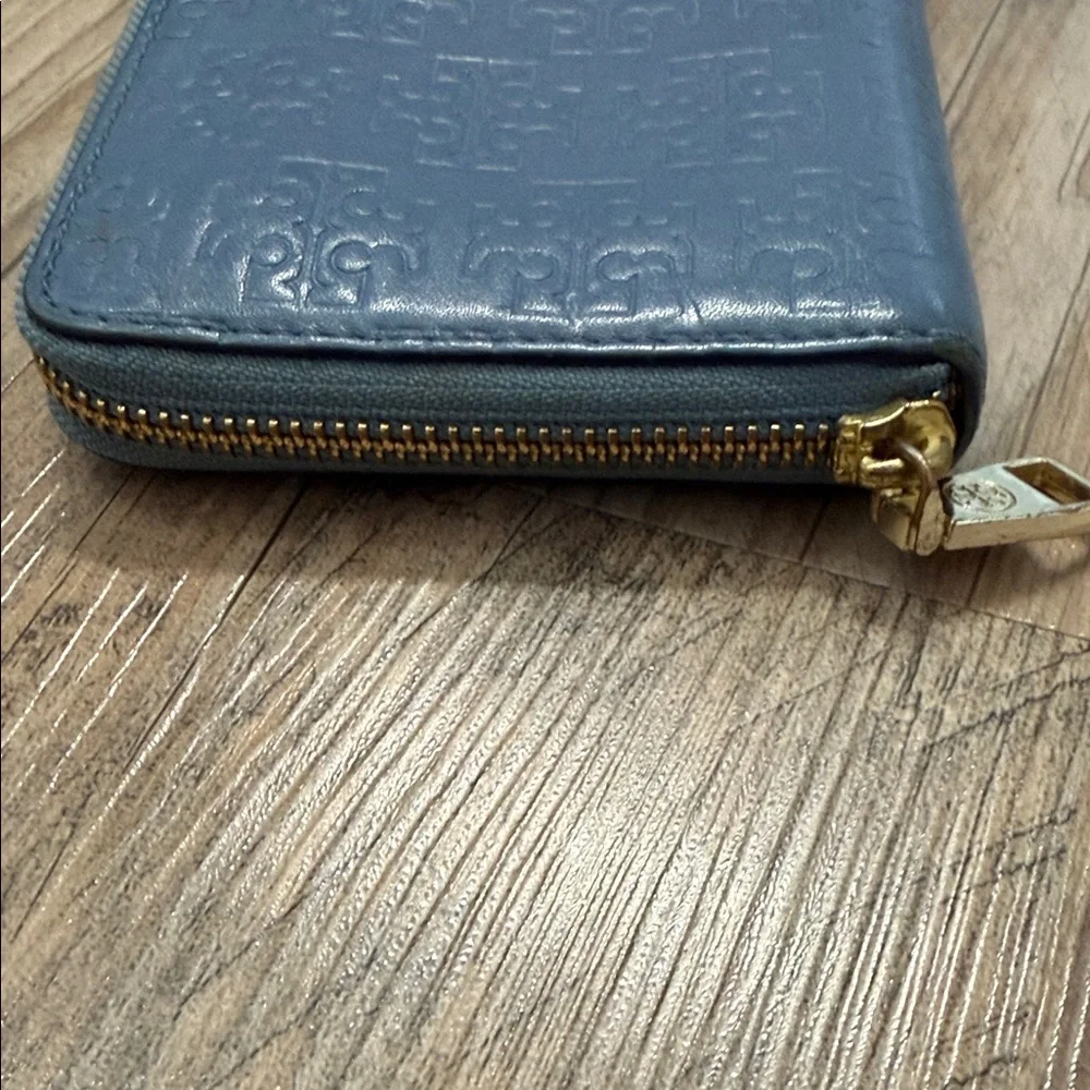Vintage Tory Burch Navy Embossed Zip Wallet - Picture 2 of 4